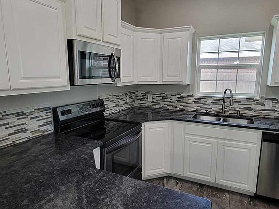4th image of 3828 Buchanan Ct