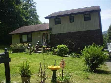 3rd image of 1225 Fox Chase Rd