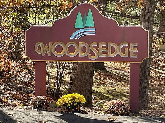 5th image of 25 Woodsedge Dr APT 2C