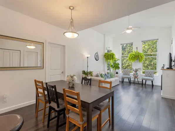 265 Ross Dr #401, New Westminster, BC V3L 0C8