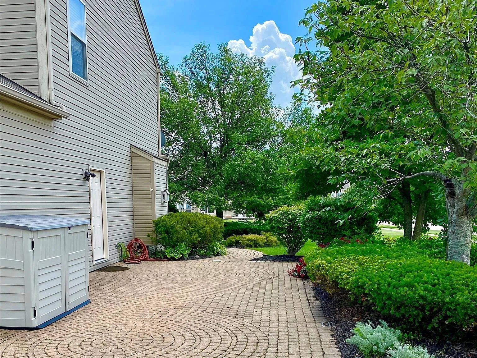 4 bed, 3.5 bath, 2126 sqft, $2,995 — Photo 3