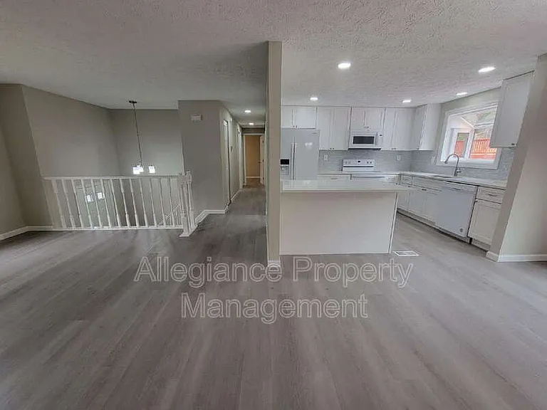 7598 Springfield Hills Dr — Photo 13