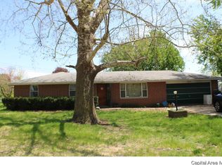45 Queensway Dr, Sherman, IL 62684