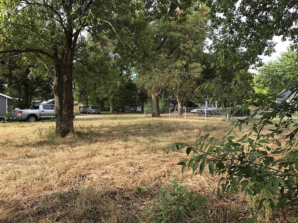 2nd image of 750 SE 8th St