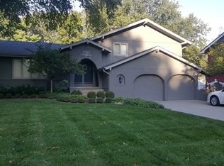 9822 Louis Dr, Omaha, NE 68114