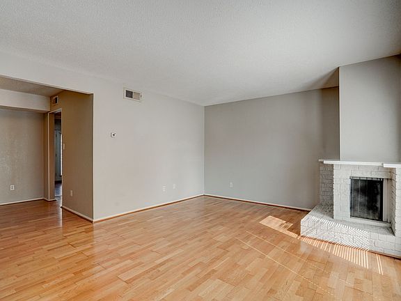 4th image of 2312 Montclaire St