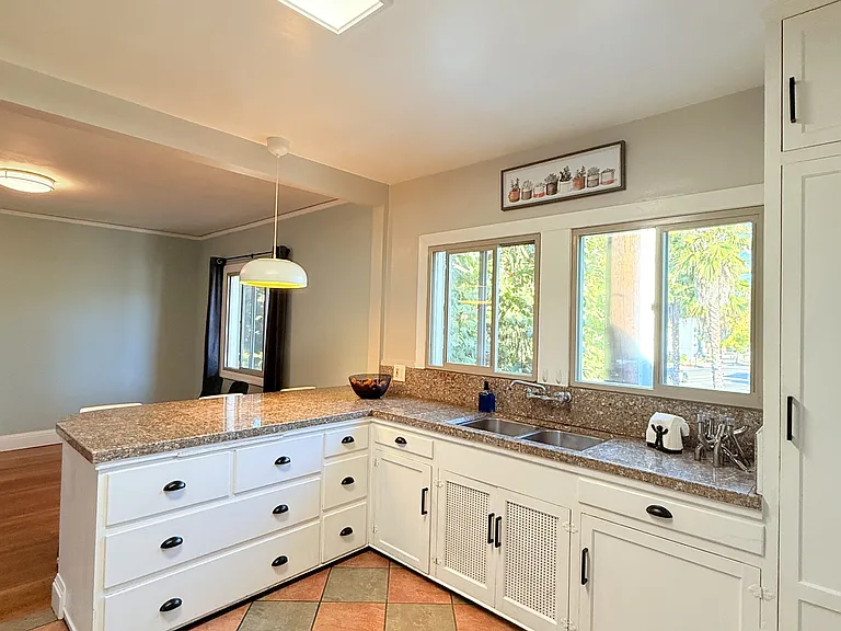 2803 Telegraph Ave — Photo 10