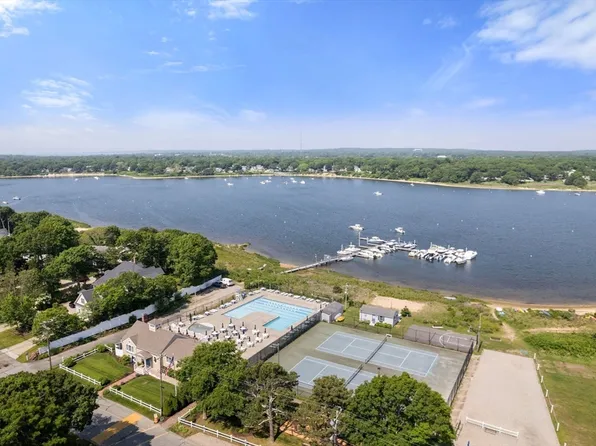 49 Striper Ln, East Falmouth, MA 02536