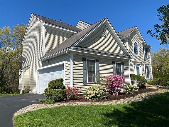 2nd image of 21 Seaver Farm Ln