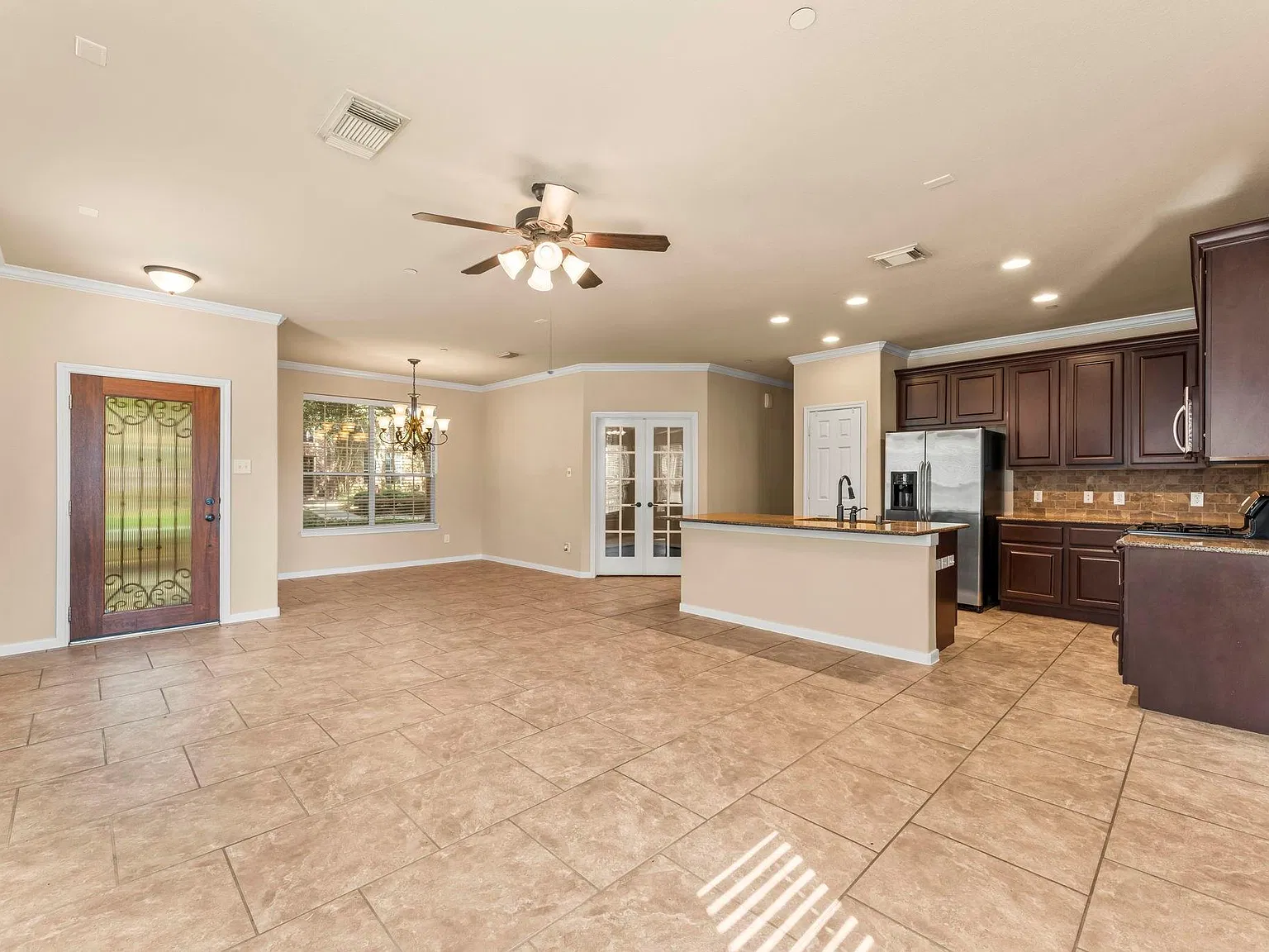 3 bed, 2.5 bath, 2232 sqft, $2,300 — Photo 2