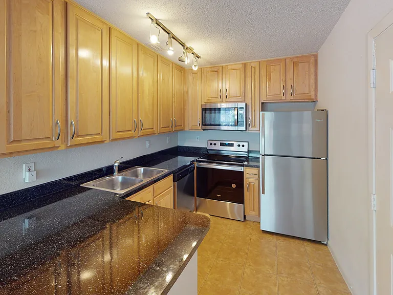 Altamira Place Apartment Homes — Photo 64