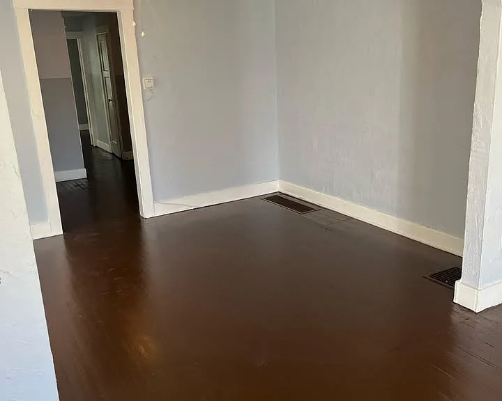 322 Lorenz Ave — Photo 2