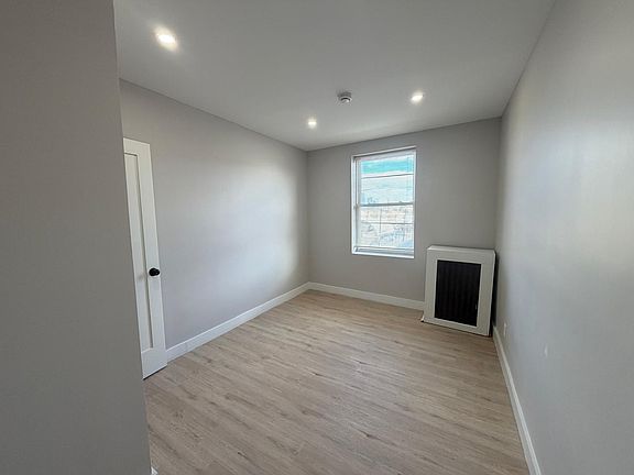 5th image of 3716 Kennedy Blvd #44E