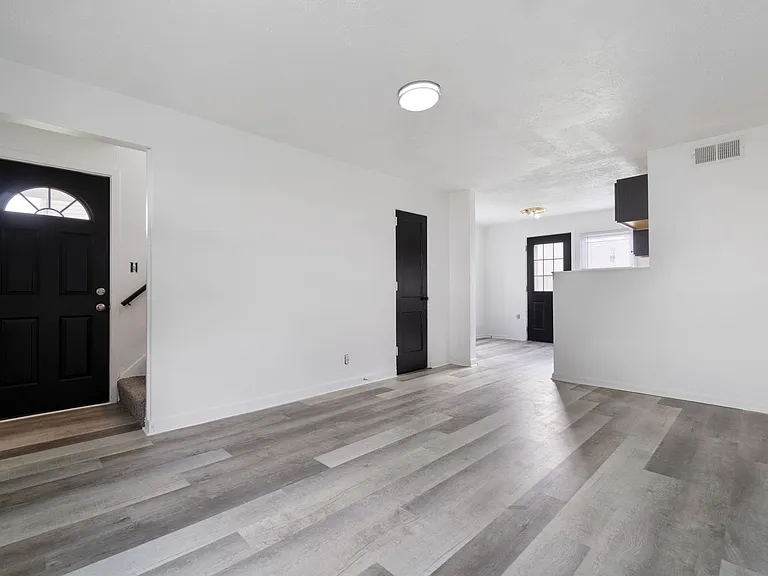 30 Midland Heights Cir E — Photo 2