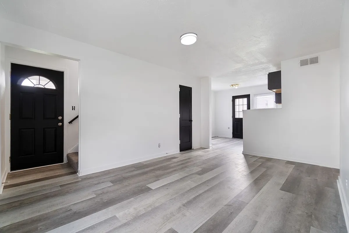 Building Photo - 40 Midland Heights Cir E
