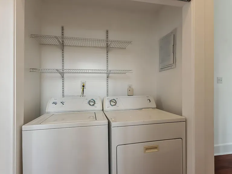 423 E Duffy St — Photo 10