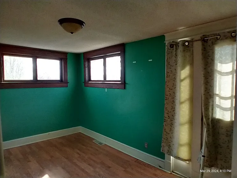 4146 Charlotte St — Photo 8