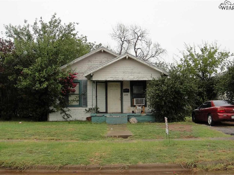 2nd image of 2104 Fillmore St