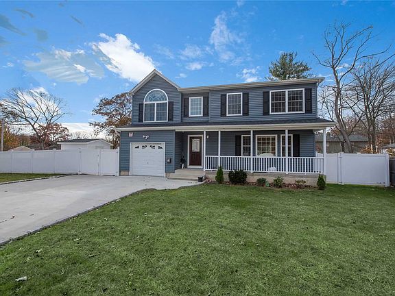 2nd image of 16 Napoli Dr
