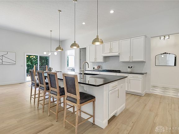 3rd image of 10125 Zumstein Ave