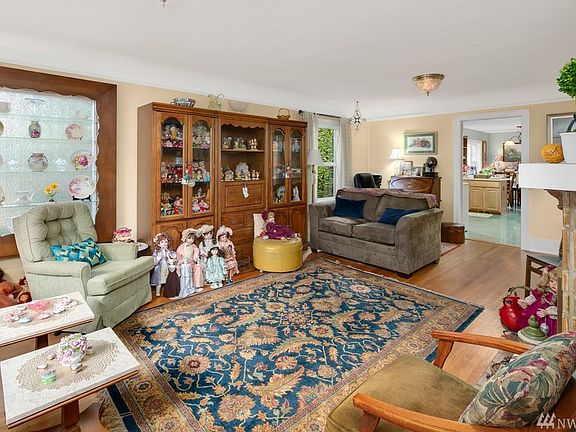 3rd image of 10549 Phinney Ave N