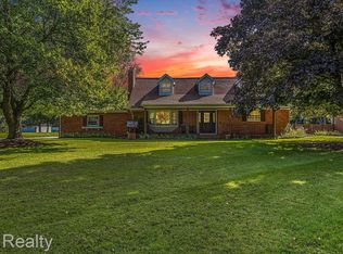9290 Allen Rd, Clarkston, MI 48348