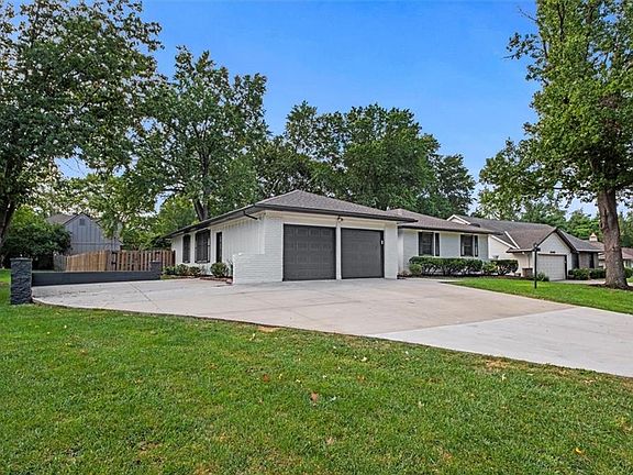 3rd image of 8403 W 98th Cir