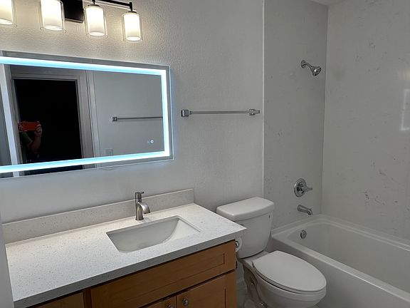 3rd image of 4911 Canto Dr APT 4
