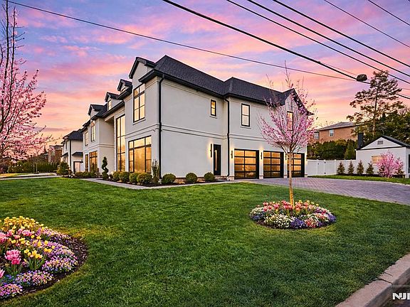 2nd image of 2 Maple St