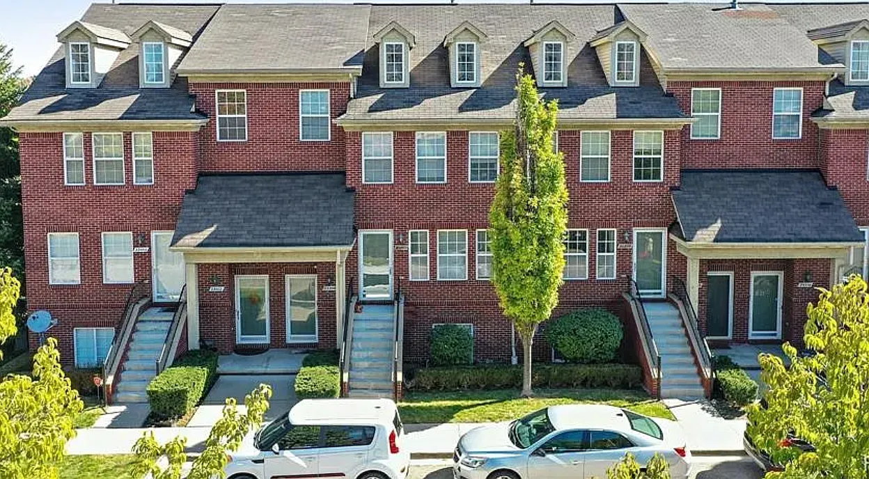 2 bed, 1046 sqft, $1,795 — Photo 1