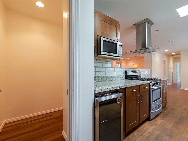 22750 Clarendon St — Photo 11