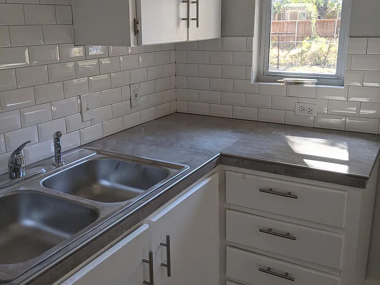3103 S Edgefield Ave — Photo 3