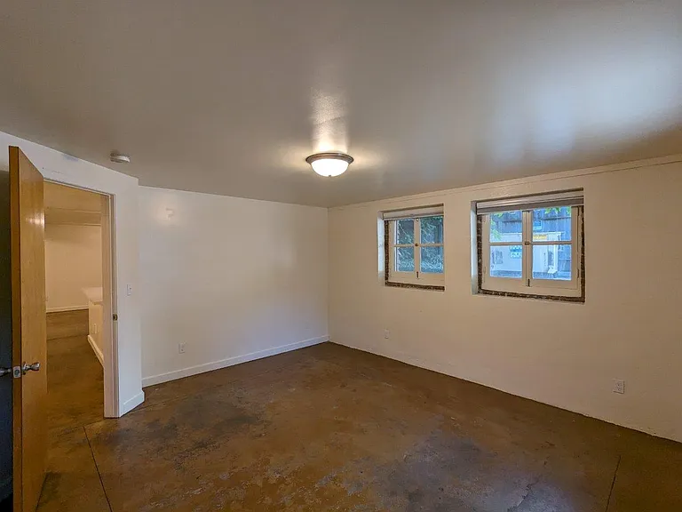 Hillegass Court Apartments — Photo 23