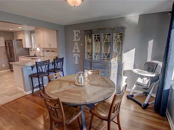 3rd image of 922 Sherwood Ct
