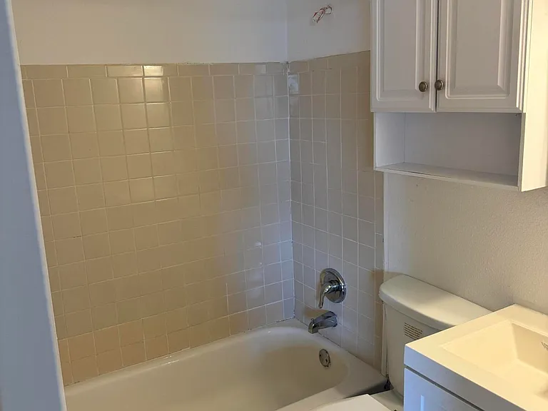 240 Stone St #7 — Photo 7