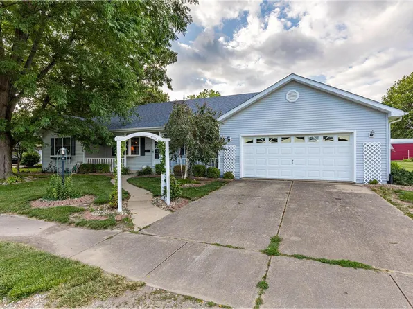 307 E 3rd St N, Mount Olive, IL 62069