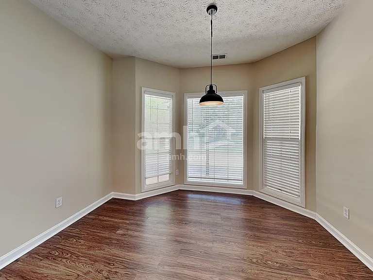 136 Spring Meadows Ave — Photo 4