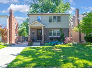 1625 Hampton Rd, Grosse Pointe Woods, MI 48236