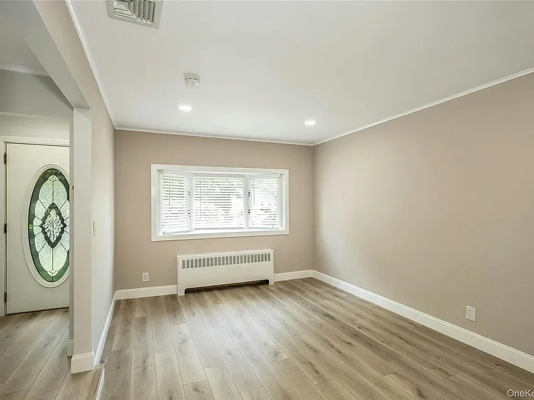83 Knickerbocker Rd N — Photo 5