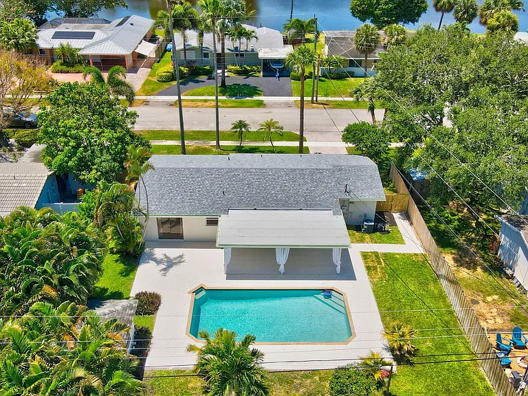 832 SW 10th Ave — Photo 42