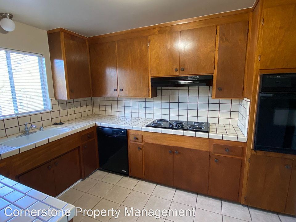 1st image of 14649 Oak St #3