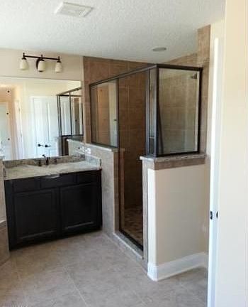 4th image of 216 Ellsworth Cir