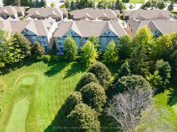 520 Silken Laumann Dr #21, Newmarket, ON L3X 2S7