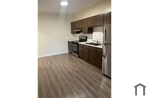 900 W Windsor Ave Photo 1