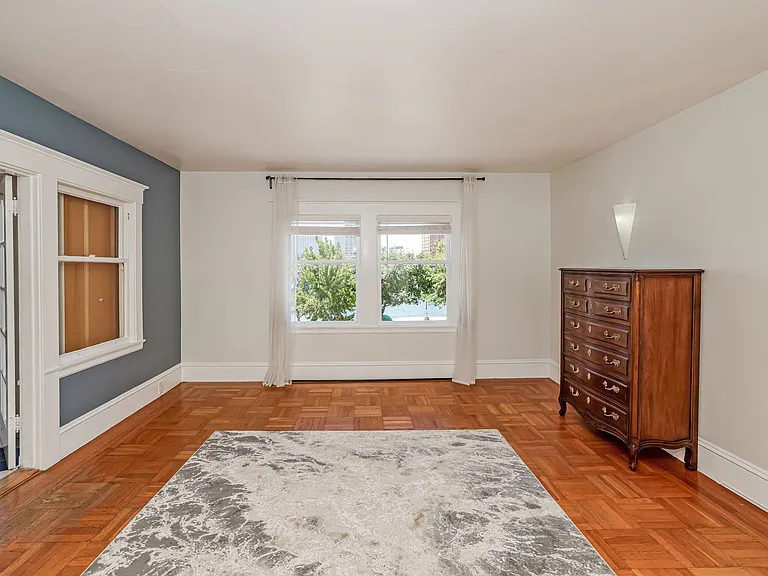 2238 Lakeshore Ave — Photo 5