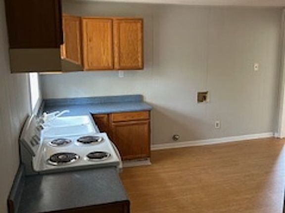 4th image of 68 Maple St