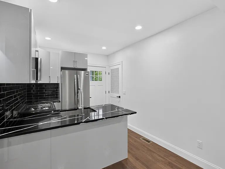 24 Dean St #1 — Photo 7