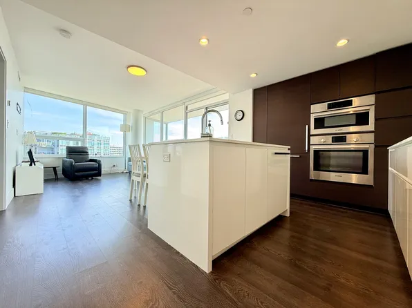 5508 Hollybridge Way #1303, Richmond, BC V7C 0C7