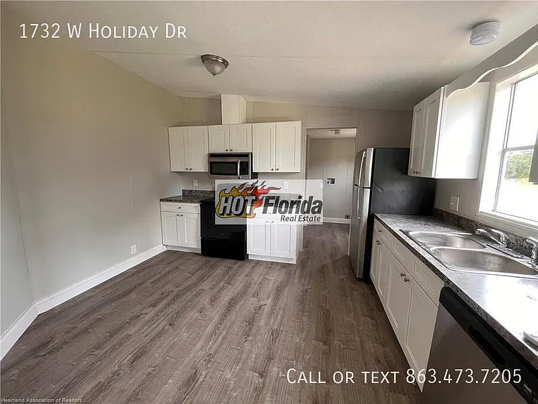 1732 W Holiday Dr — Photo 9