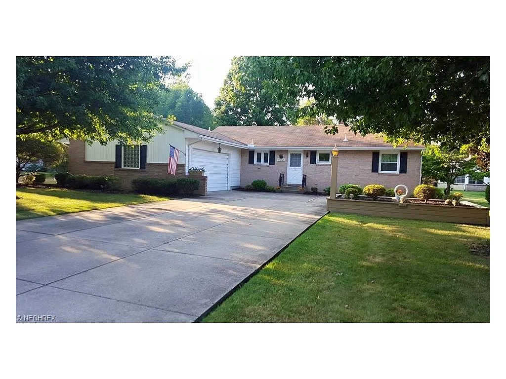 2703 Reeves Rd NE photo 1